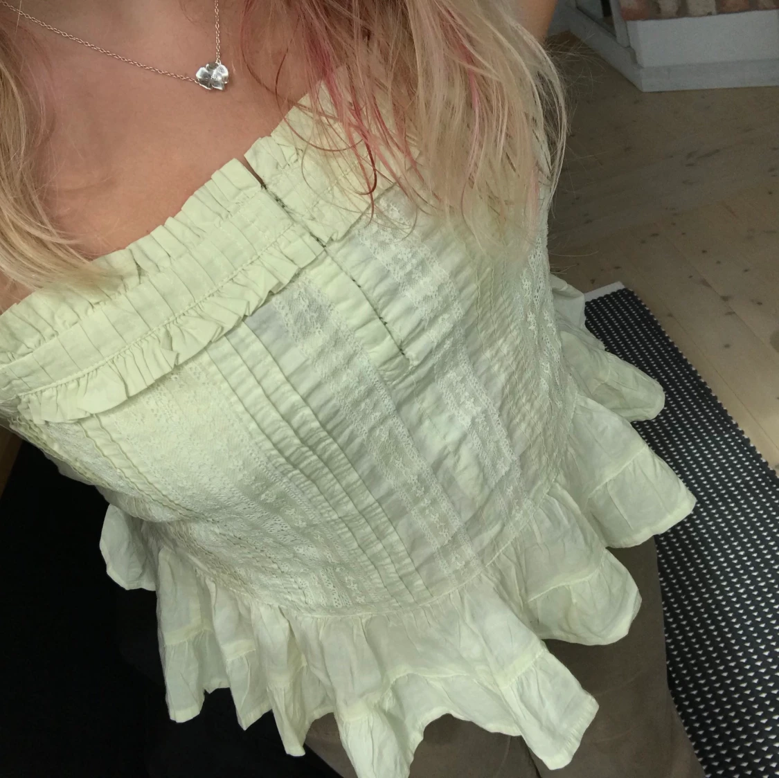 söt ljusgul top - 90