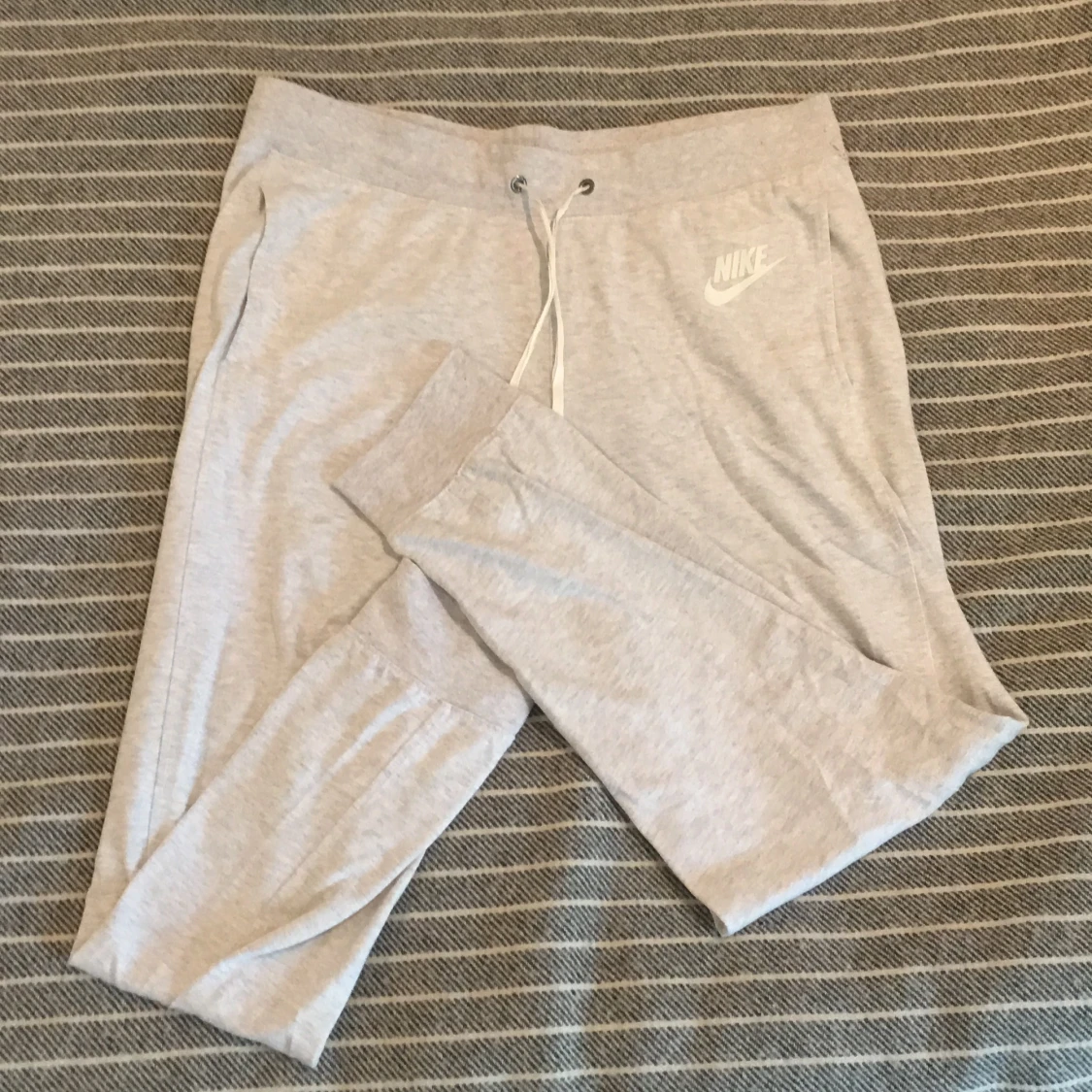 Nike byxor, strl L, vit/grå