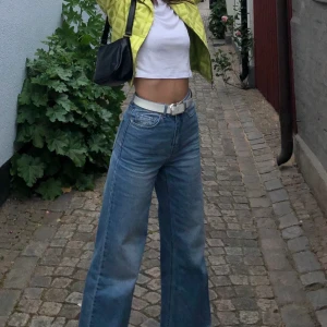 Vida jeans - Trendiga vida jeans i storlek 25 från Vero Moda. (Motsvarar S). Frakt tillkommer. Högsta bud 210kr