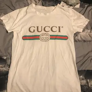 Gucci T-shirt strl s