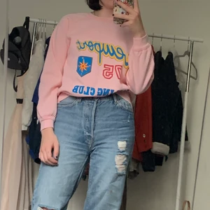 skitcool 80-tals tröja  - Köparen står för frakten. Kan även mötas upp i Stockholm vid köp över 100kr 🥰