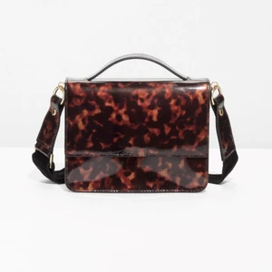 Sökes!! Väska från & other stories - Söker denna väska från Other stories,SNÄLLA hoppas någon har att sälja till mig eller ev byta mot något ?❤