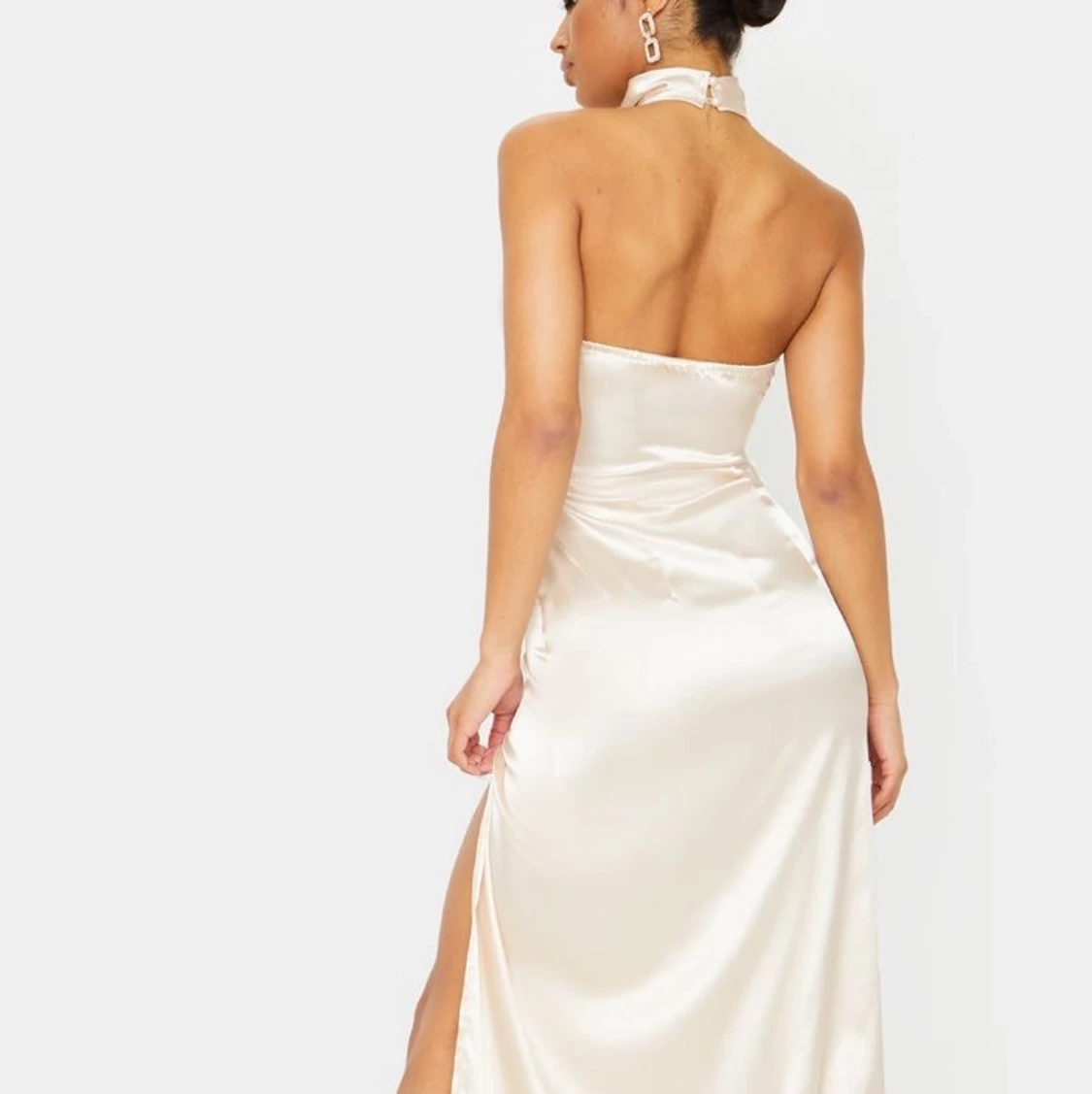 Beige satinklänning - 91