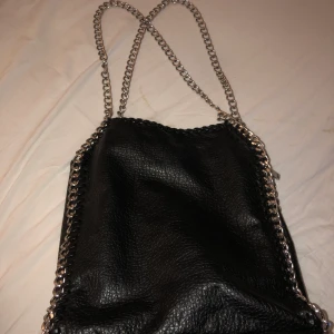 Väska från Tiamo - Snygg väska, köpt för ett tag sedan. Använd men inte sliten🥰