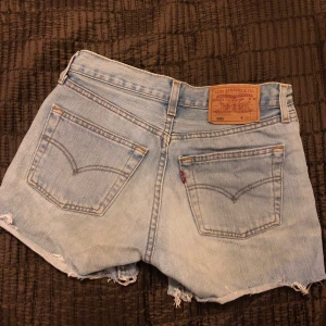 Levis shorts - Ljusa levis  shorts, storlek 28/30