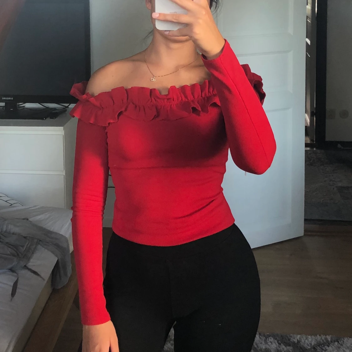 Röd off shoulder tröja 