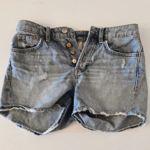 Shorts - Superfina shorts som tyvärr är för små för mig 💖 storlek 34. Säljes för 200💕