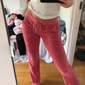 Mjukis byxor - Skönaste och det finaste mjukisbyxorna jag äger! Säljer tyvärr pga dom är för korta på mig! Super bra skick, pris går att diskutera.