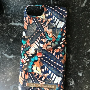 Ideal of Sweden skal 6/7/8 - Säljer mitt fina ideal of Sweden-skal, väl använt men inga skador förutom lite repigt samt lite trasig på ena kanten. Därav priset. Rengörs innan jag skickar! Skickas mot fraktkostnad 🥰