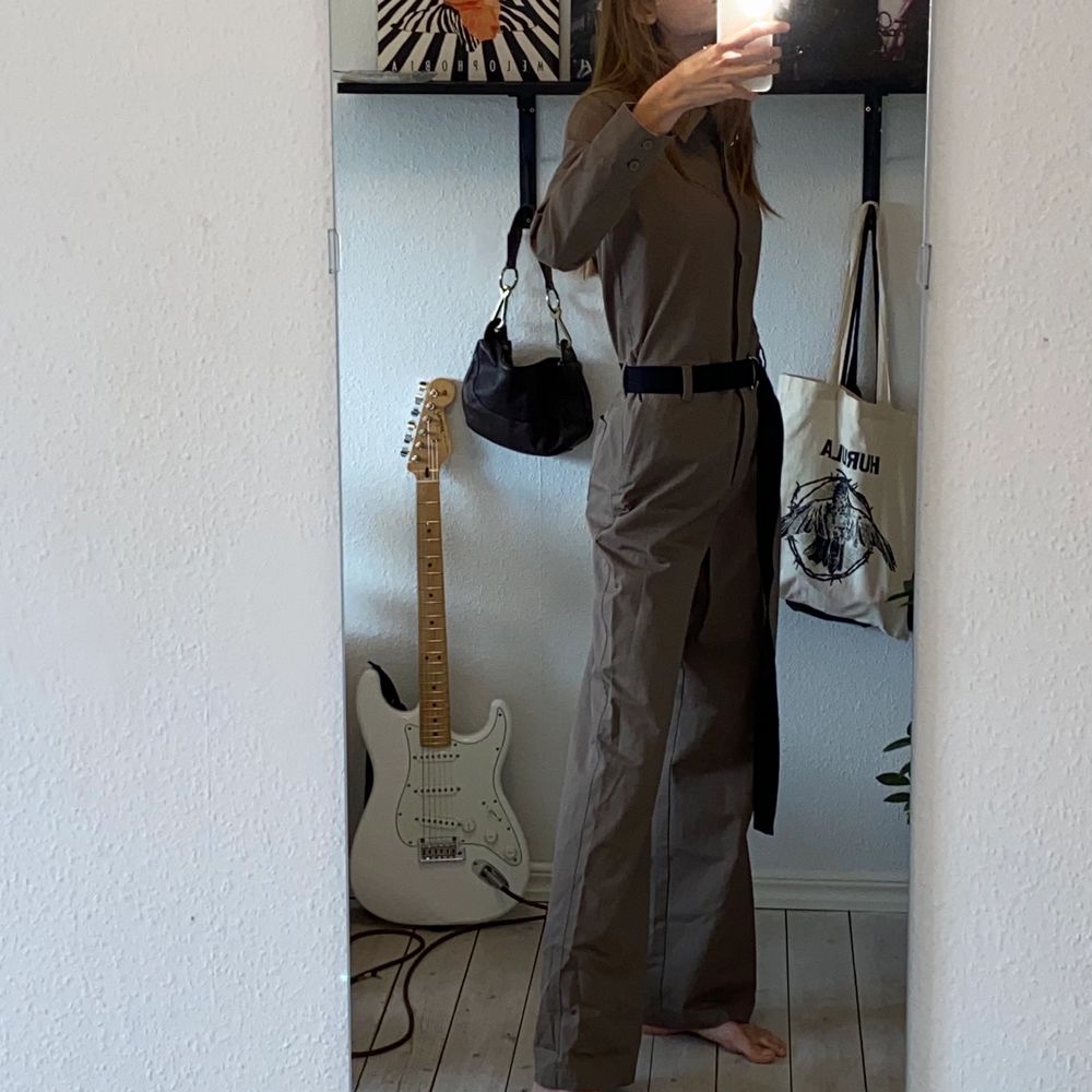 köpte den på afound för någon månad sen men har aldrig använt den. lite stor i storleken. går att användas som vanliga byxor också. långa ben! ordinare pris: 1260kr men var på rea när jag köptr. prislapp kvar. frakt. 63kr om man ej kan mötas i malmö. Övrigt.