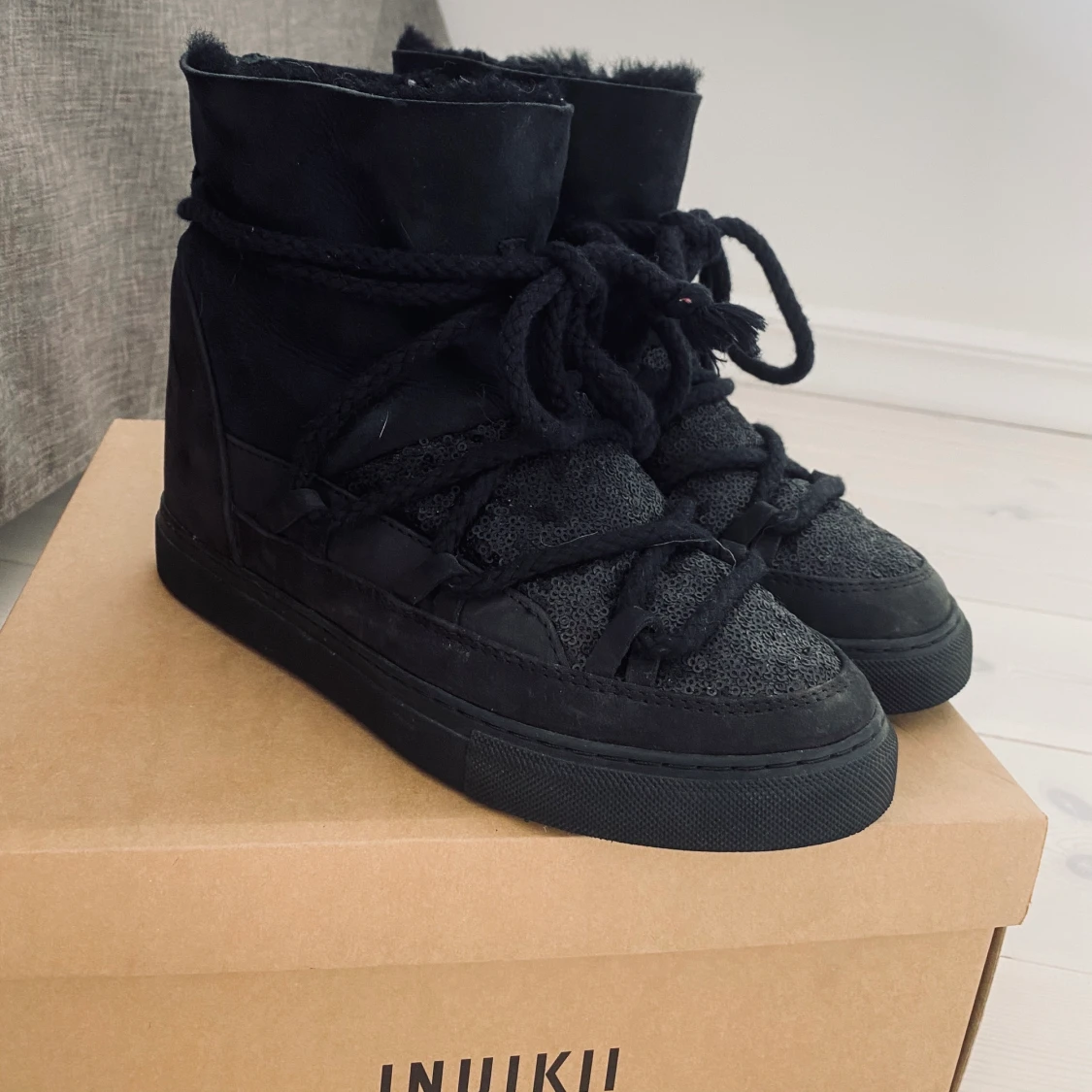 Inuikii skor med paljetter och hög klack - 91