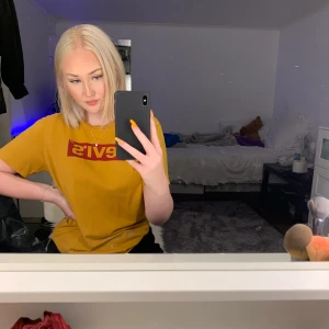 Levis t-shirt - Levis t-shirt i oversized modell. Frakt 44 kr. 