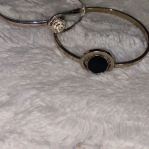 2 fina armband  - 2 jätte fina armband!❤️ frakt blir 9kr