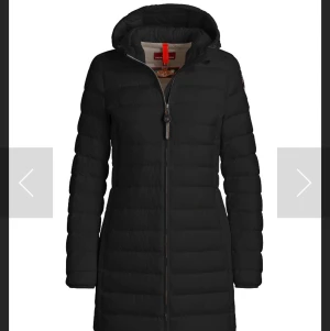 Parajumper Irene  - Köpte min parajumper Irene i svart från Johnells för ca 2 veckor sen, knappt använd men har hittat en annan jacka jag vill köpa därav säljer jag denna. Nypris 4799. 