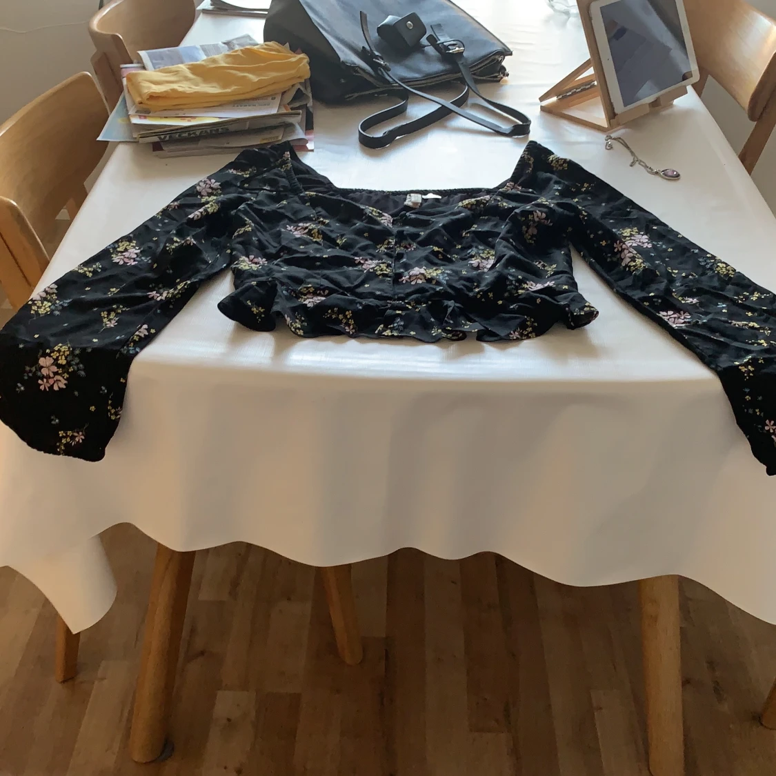 Blommig tröja  - 90