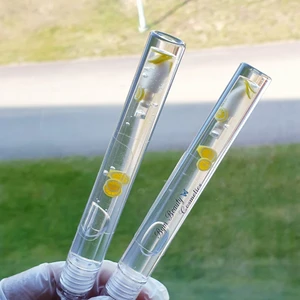 Läpp olja (handgjorda)  - Sälja lip oil 45kr/st. Det finns lemon smak, jordgubb smak och äpple smak. Frakt är 10kr. Ni kan följa mig på insta @bgmbeautycosmetics för liknande produkter 💜