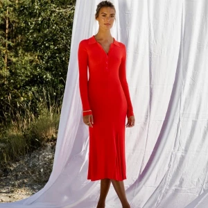 Adoore klänning - Klänning från Adoore säljes! Den är helt ny och kommer i storlek 36. Lägg bud i kommentarsfältet. 