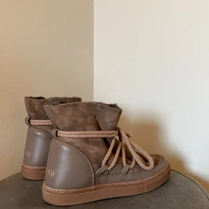 Inuikii  - Säljer mina inuikii skor i storlek 40 (har vanligtvis 39), köptes i december 2019 men har aldrig använt dem!! Dem är helt oanvända✨✨💕 nypris 2599