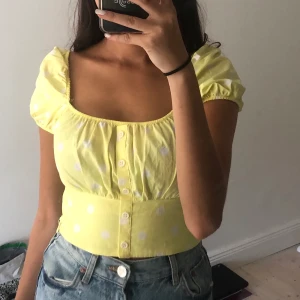 Gul topp zara - Populär fin gullig topp slutsåld från zara