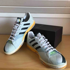  - Helt nya Raf Simons Stan Smith Torsion SS19. Aldrig använda. Storlek 46 men sitter mer som en 45-45,5. Pris går att diskutera. Köparen står för frakten. 