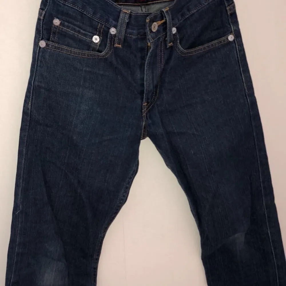 Snygga Levis jeans. Aldrig använt. Boot cut (Köpare står för frakt) Ni kan bjuda över i kommentarerna om många är intresserade. Jeans & Byxor.
