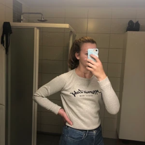 Ljusgrå Morris lady   - Ljusgrå Morris lady tröja, bekväm att bära och sitter bra, använt ett få antal gånger men är nästan i nyskick. Fri frakt 