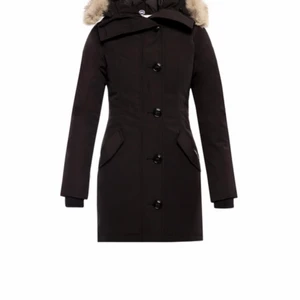 Canada goose jacka rossclair - Storlek xs köpt vintern 2019 från johnells för 10000kr. Som ny inga defekter. Modell rossclair