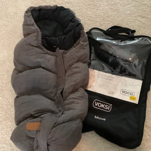 Vinteråkpåse babyskydd, voksi onesize - VinterÅkpåse till babyskydd. Onesize passar alla babyskydd från babyproffsen ord prisa 999kr 