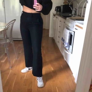  - Ullbyxor i kickflare modell. Har ett litet hål där fram men det är lättlagat! 