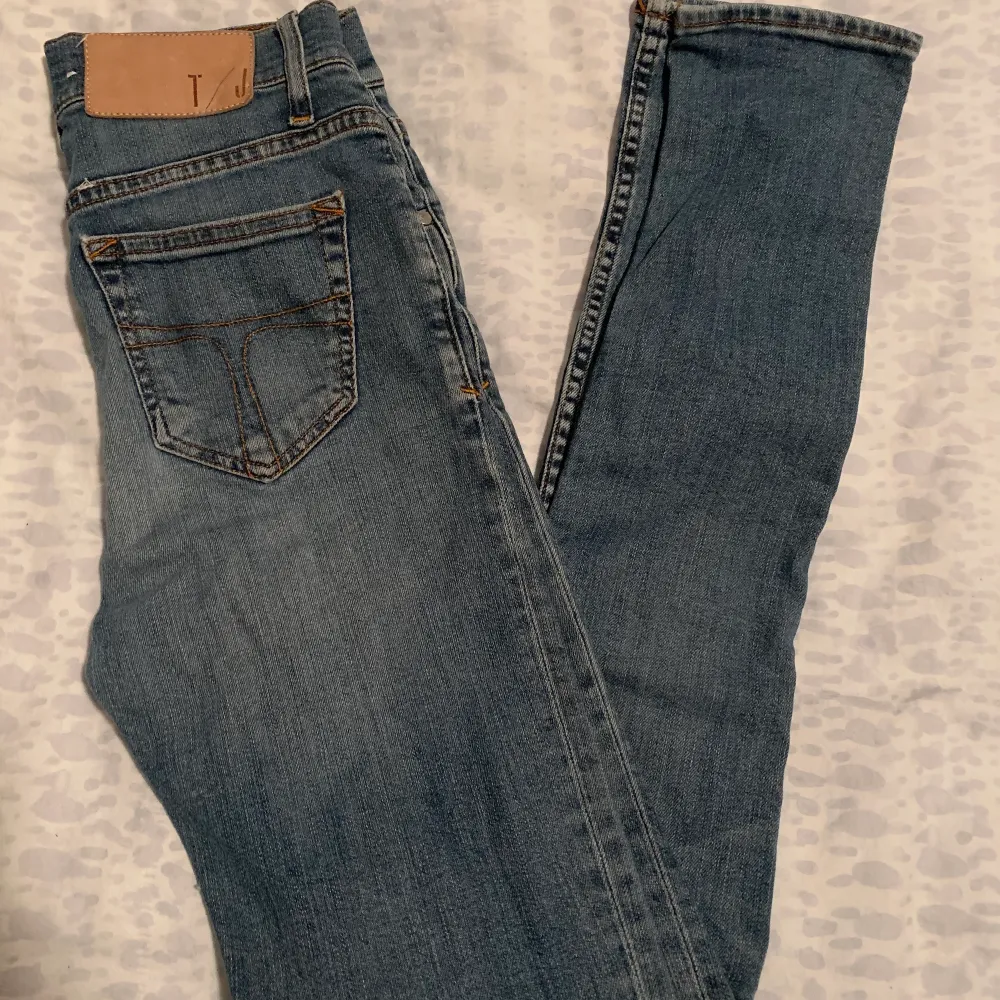 Fina tiger jeans slt 26/32☺️. Jeans & Byxor.