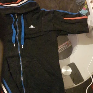 Adidas - Adidas använd lite