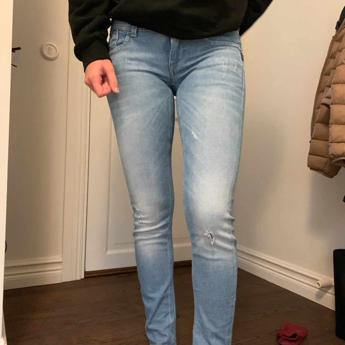 Ljusblåa jeans. - 90