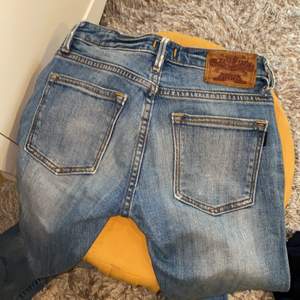 Utsvängda jeans från crocker, nypris 699kr