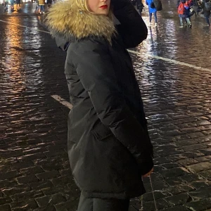 Woolrich jacka - Intressekoll på min woolrich jacka, köpt förra vintern och använd fåtal gånger. Jackan är självklart äkta och köpt på woolrich butiken i sturegallerian. Kom gärna med bud