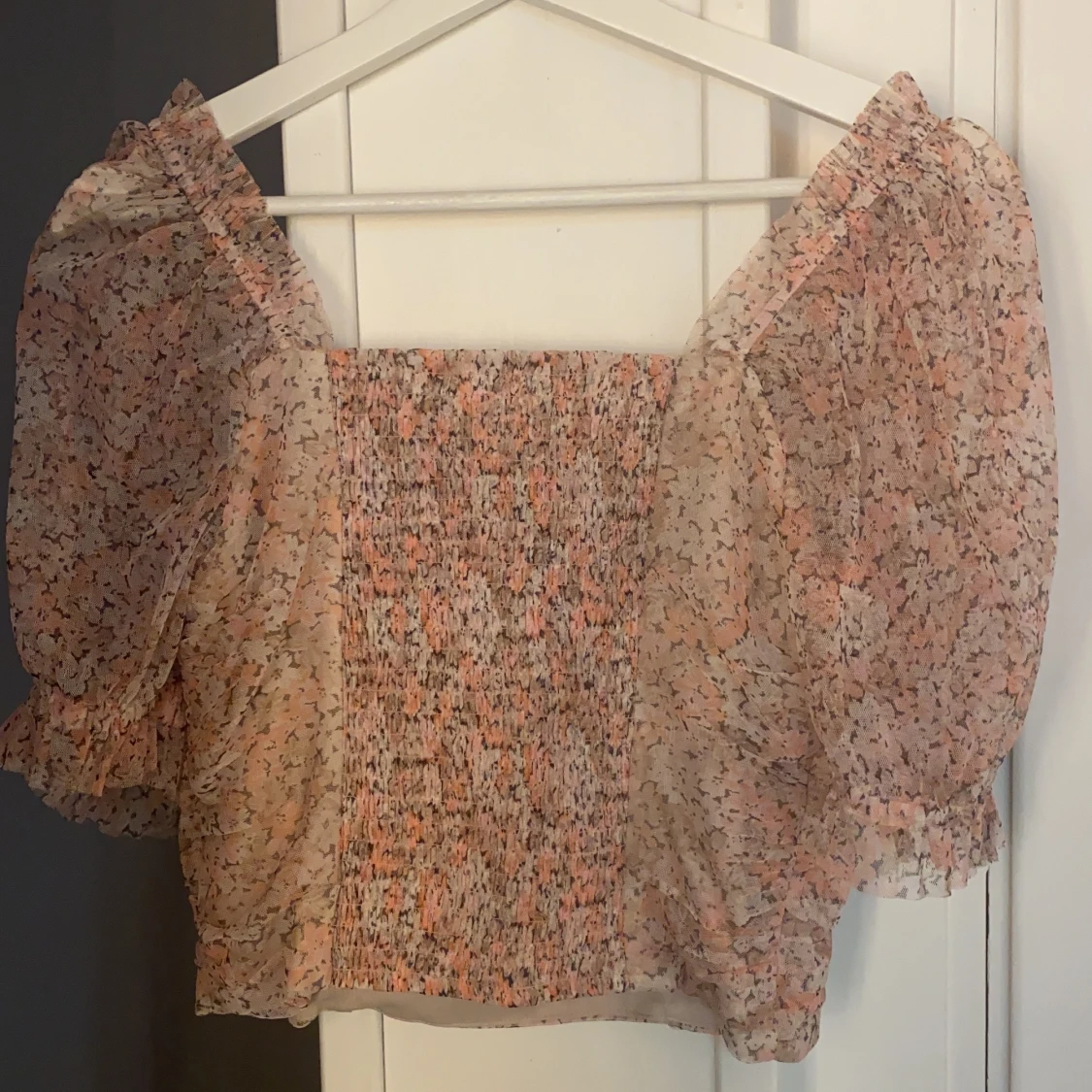 Blommig top, storlek 38 - 90