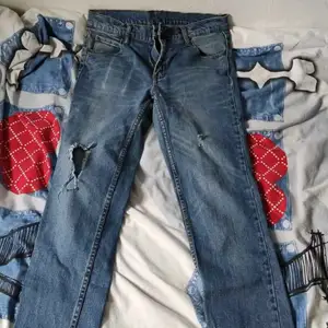 Jeans från Cheap monday. Använda ett fåtal gånger men mycket fint skick! Säljer pga för liten storlek.