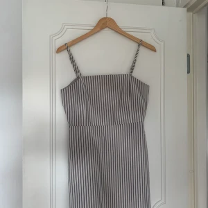 Klänning  - Använd en gång 