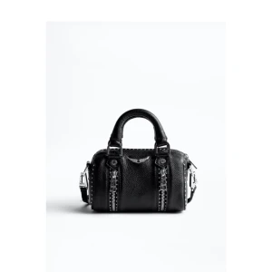 Zadig Voltaire Sunny väska  - Hej, ska nu sälja min Zadig sunny nano väska. Använd under 10 gånger då den inte riktigt är min stil. Inköpt på Zadig butiken i Stockholm för 3085 kr. Pris kan diskuteras vid snabb affär