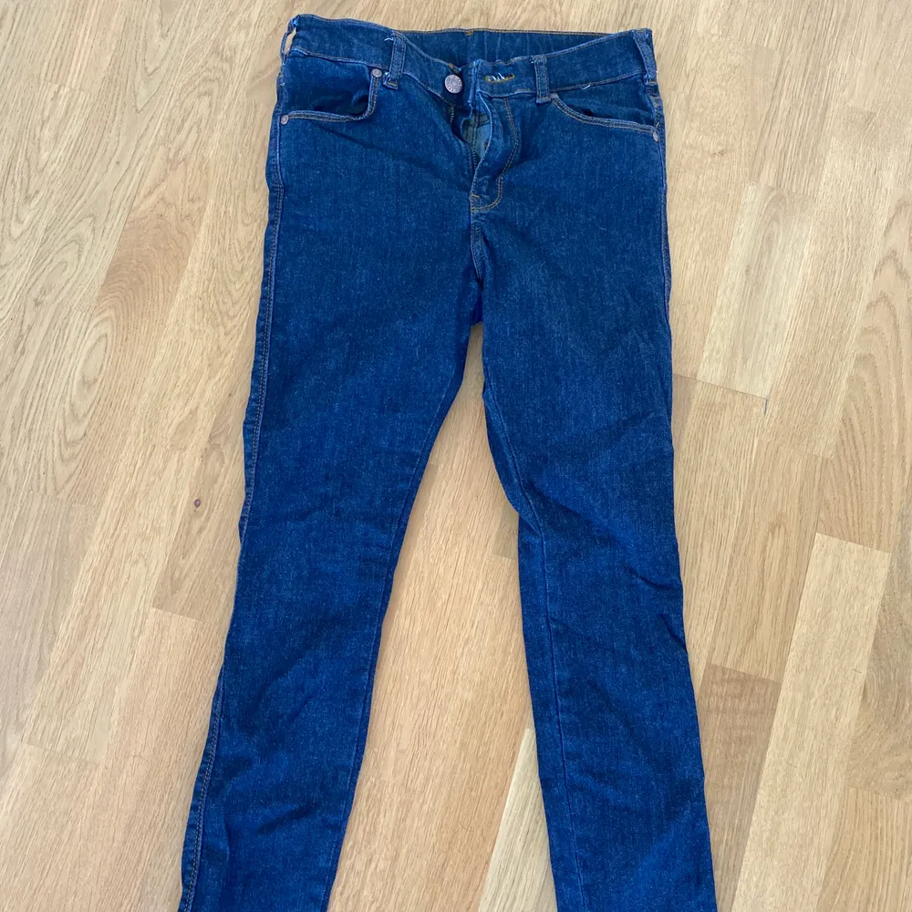 Jeans från Dr.denim jeansmakers i mycket fint skick, strl S (jag är 157cm o dom sitter bra på mej), relativt stretchiga🥰 50kr + frakt💘 . Jeans & Byxor.