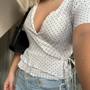 FINASTE blusen - Min favoritblus som jag tyvärr växt ur🥺 verkligen så fin och passar både för både fest och vardagar man vill känna sig lite finare på!💖 