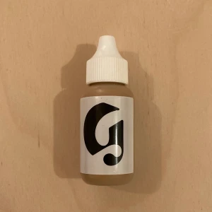 Glossier skin tint  - Färg G6.