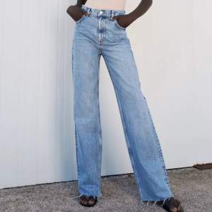 Jeans ifrån Zara strl 38. Säljer pga för små, fick hem dem idag. Pris 399kr