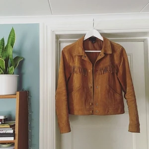 Mocka jacka  - En väldigt skön mockajacka, från monki. Som tyvärr jag växt ur 