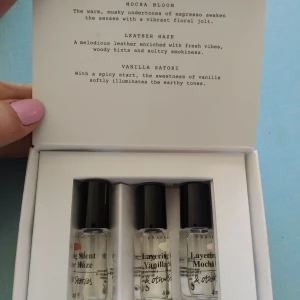 Parfym oljor i ett set, enbart provat. - Tre doftoljor från & other stories. Finns ej att köpa längre. Förvarade mörkt och svalt. 3 x 4 ml .