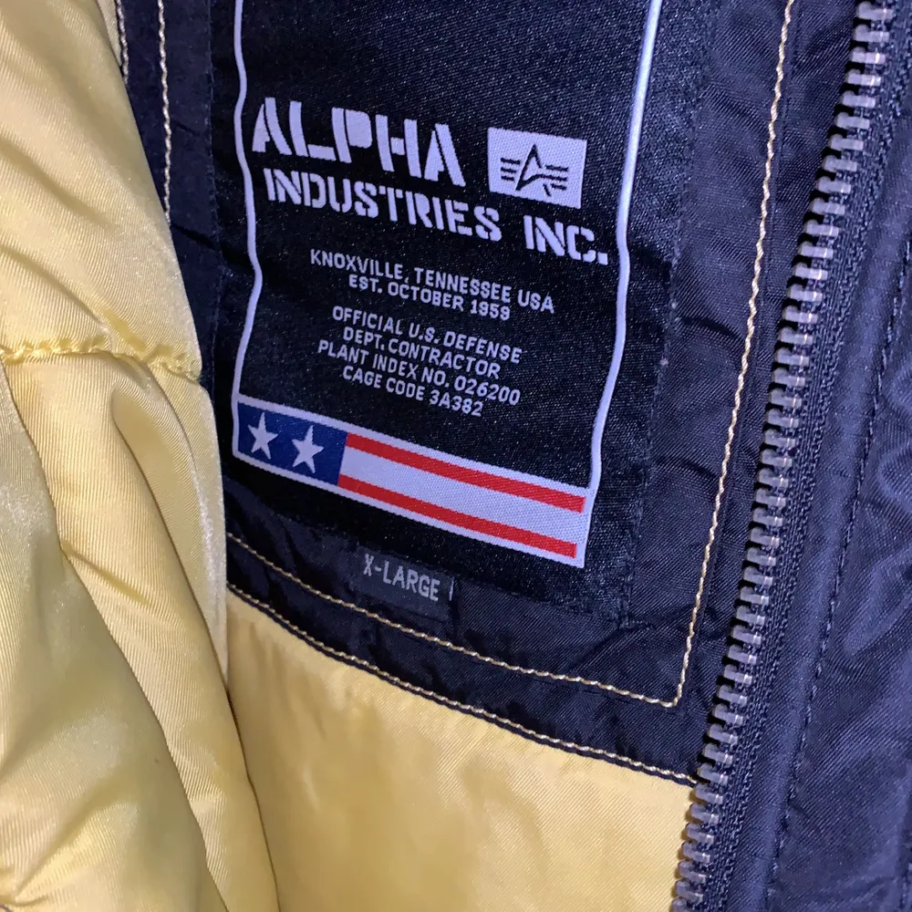 Alpha industri jacka i mkt gott skick ser ny ut strl XL herr passar dam också ! En perfekt vinter jacka . Jackor.
