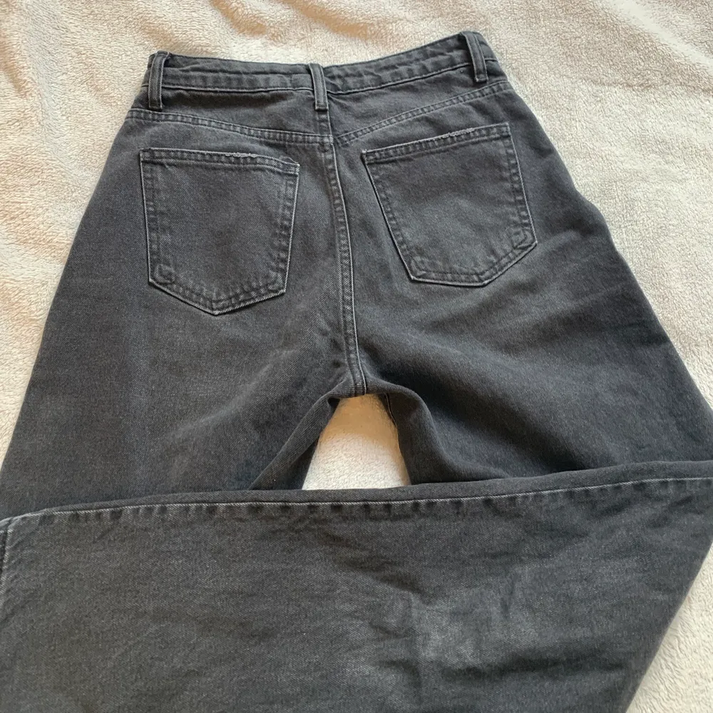 Jättefina nakd jeans                                                 lite urtvättad svart i färg. ej stretch men mjuka och bekväma.  (är 168(perfa i längd) extrem kvalite!! . Jeans & Byxor.