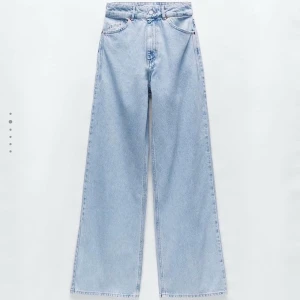 jeans ifrån zara - Säljer dessa jeans ifrån zara, storlek 38. inte använda så många gånger! (slutsålda) säljer då dom sitter lite tajt på mig :( Säljer för 250kr!
