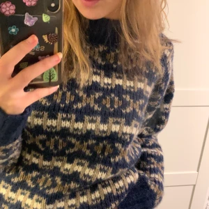 Stickad tröja second hand  - Snygg stickad tröja köpt på Emmaus 