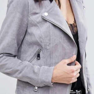 Mockajacka Vero Moda - Säljer min fina mockajacka från Vero Moda. Strl 36. Använd fåtal gånger. Färgen grå.  