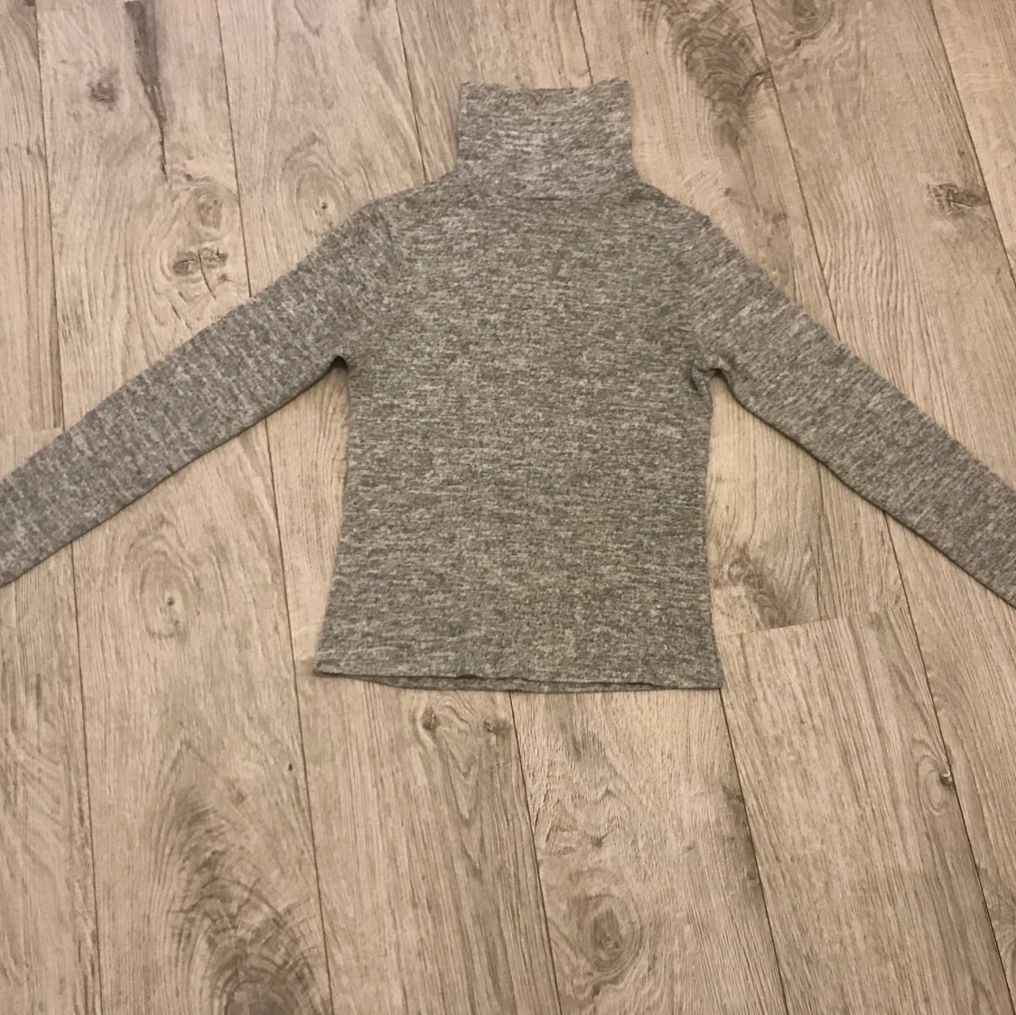 Grå polotröja